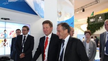 Parisli konsilyeri: bir tərəfdən Ukraynaya silah satır, digər tərəfdən Moskvada böyük pulları idarə edir