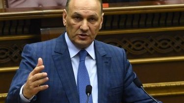 Саргсяновский «суперминистр» в центре скандала