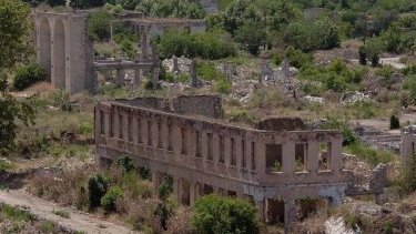 Houses of Armenians living in Lachin plundered by their compatriots