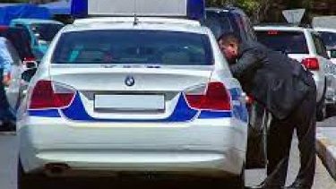 BDYPİ-nin nəqliyyat vasitələrinin arxa şüşələrinə müxtəlif məzmunlu şüar və foto vuranları cərmə etmək hüququ yoxdur? - VİDEO