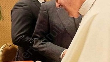 Doğrudanmı “Təbrizin sehrli nağılları” kitabı Roma Papasına təqdim olunub?